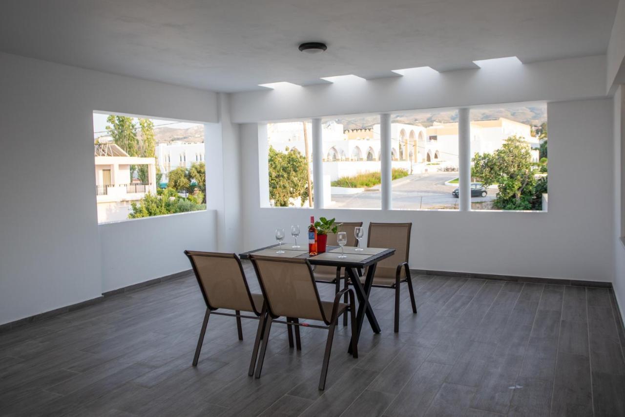 On The Breeze 1 Apartment Kos Town Luaran gambar