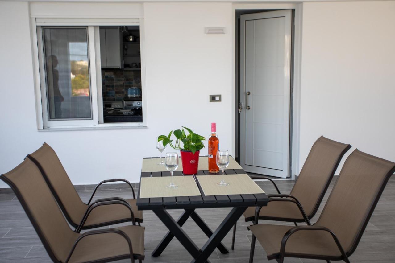 On The Breeze 1 Apartment Kos Town Luaran gambar